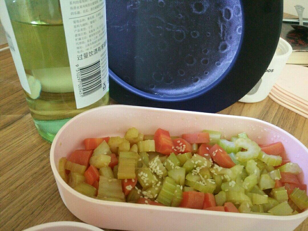 柠檬汁凉拌芹菜