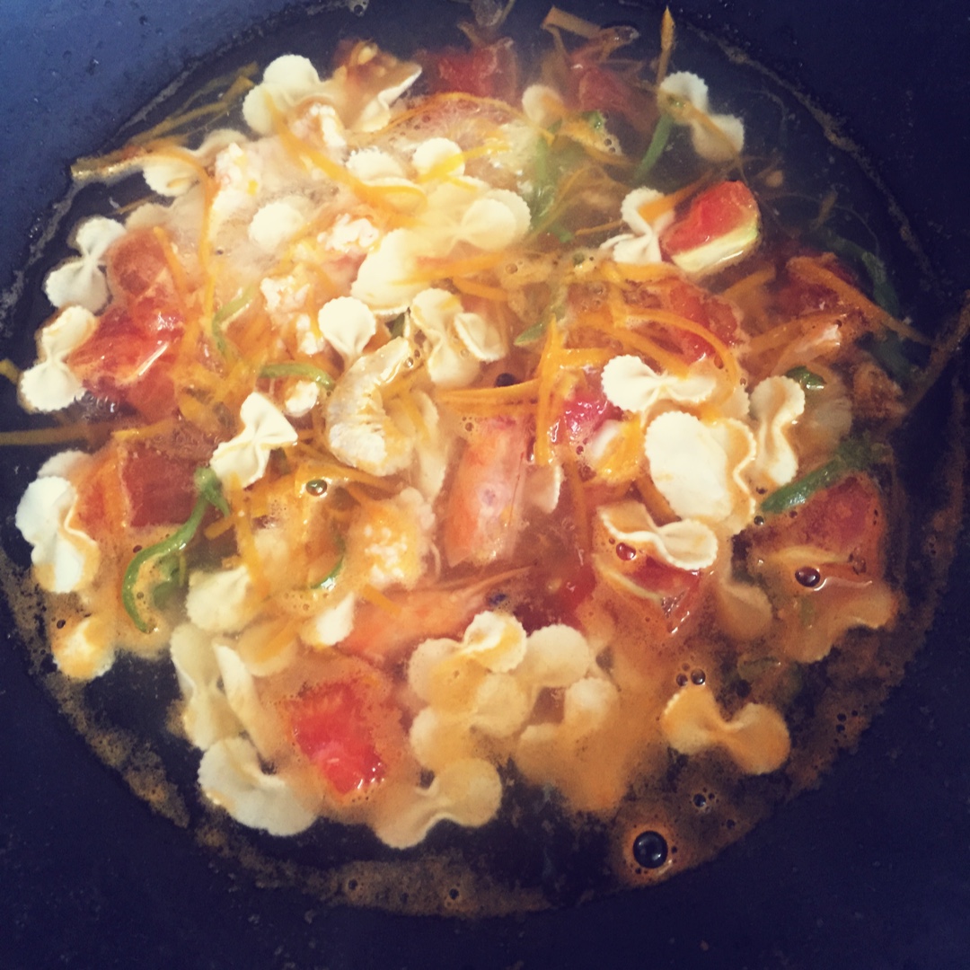 宝宝辅食 | 番茄胡萝卜鲜虾面