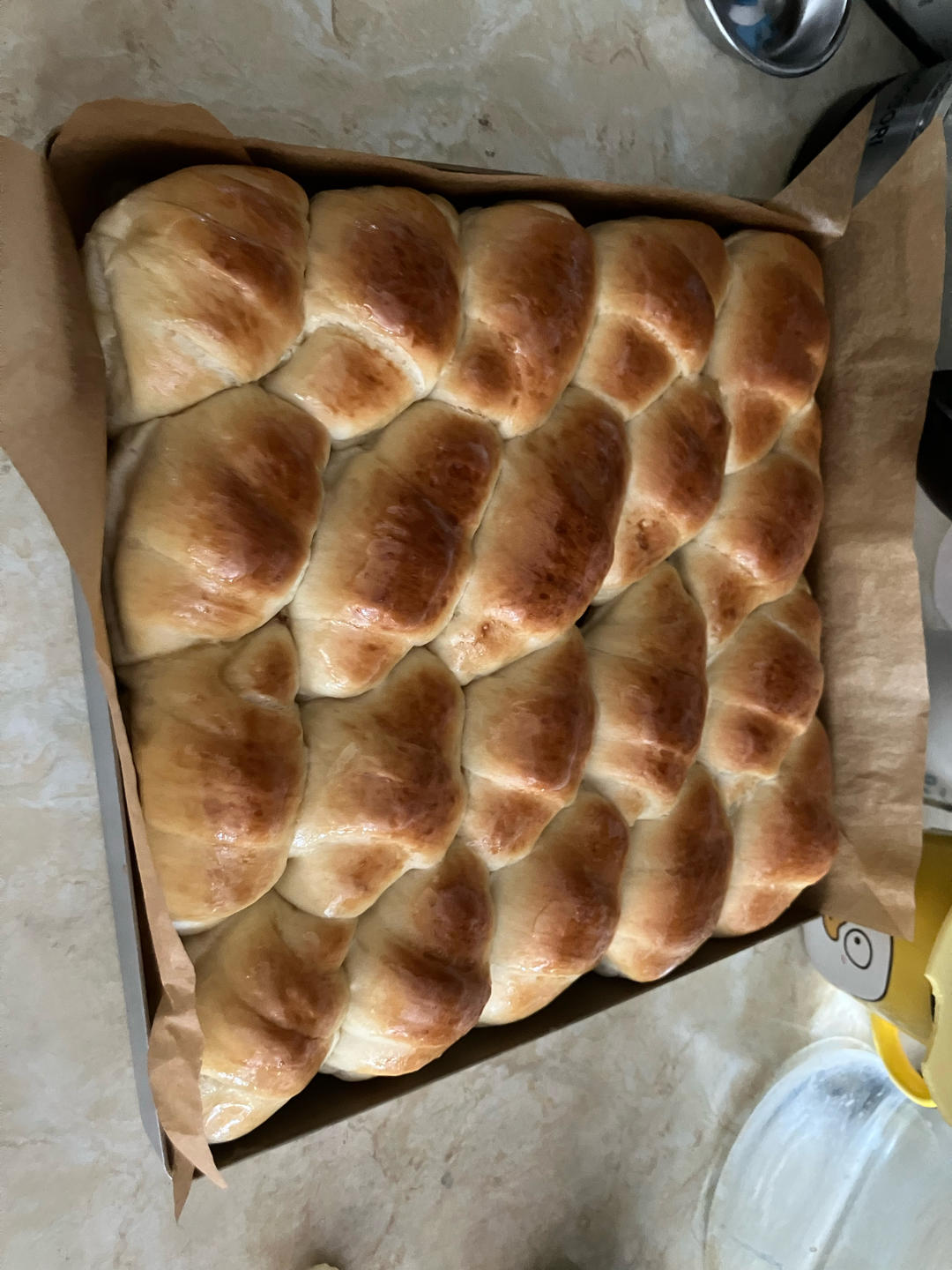 又香又软又拉丝，咬一口奶香十足！超治愈的淡奶油波兰种小餐包