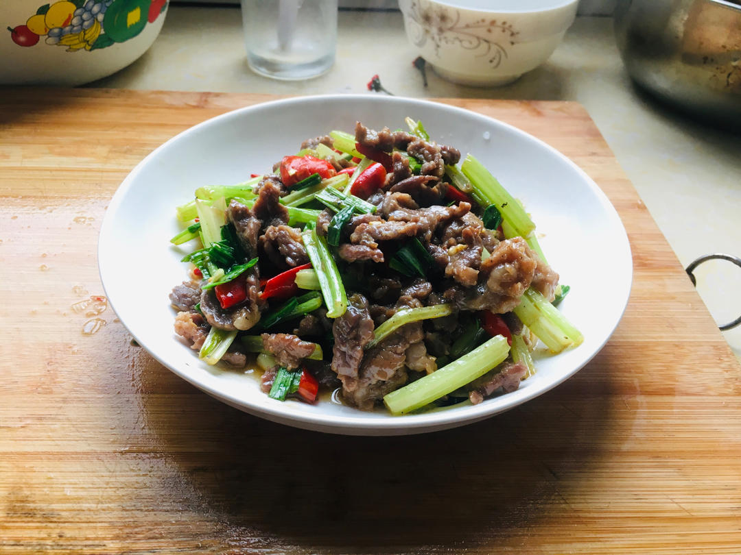 小炒牛肉（肉嫩味香）