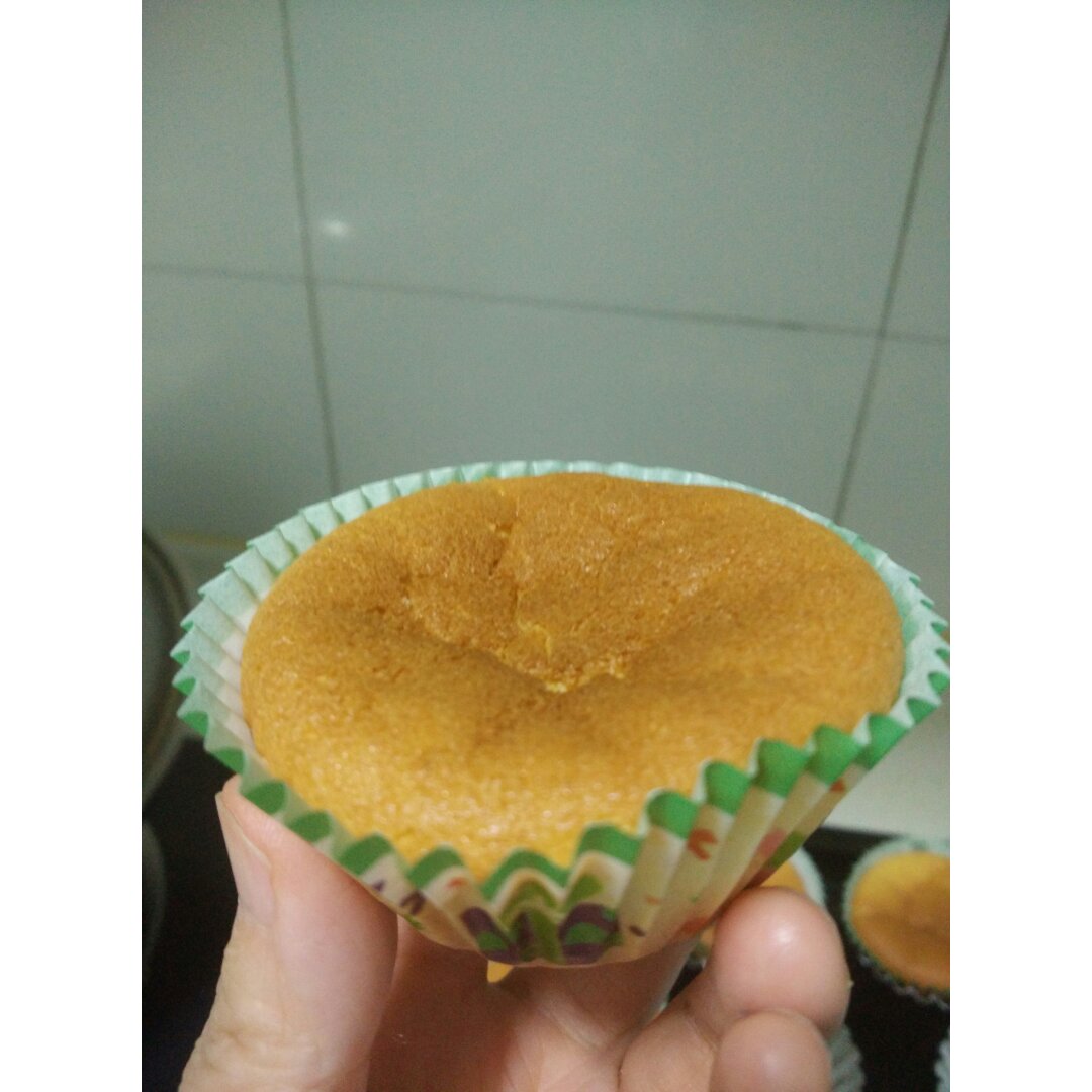戚风杯子蛋糕^_^不开裂不回缩喔～