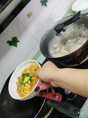 适合小白两个锅同时做的菜谱：番茄炒蛋+平菇肉汤的做法 步骤13