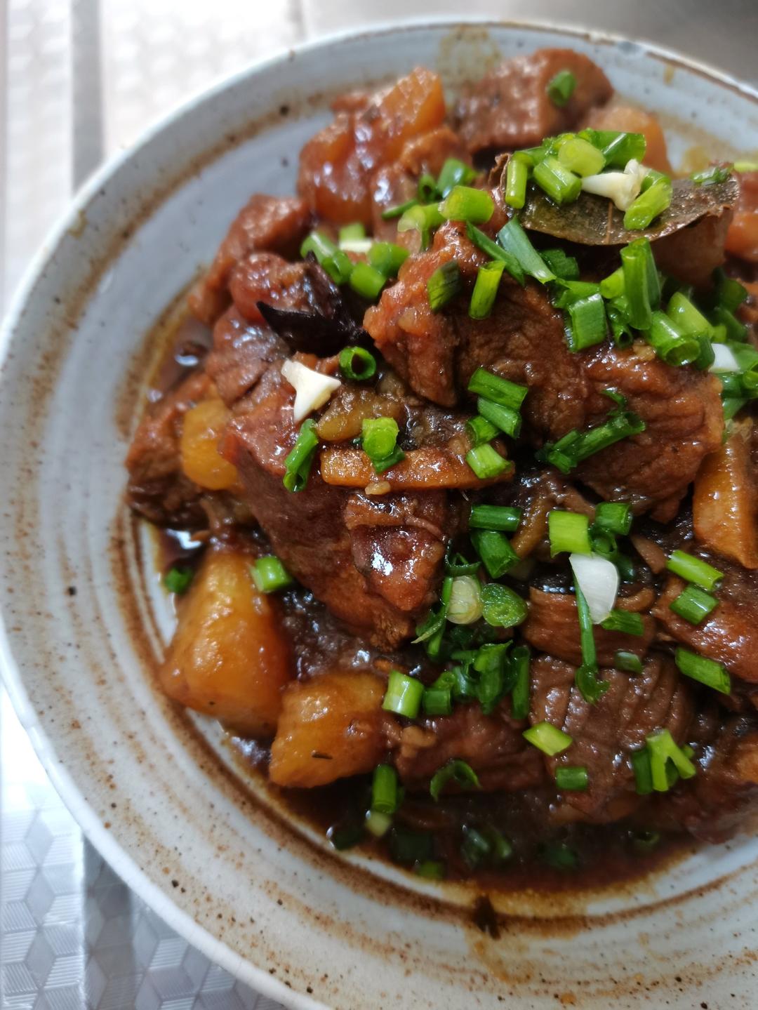 红烧土豆牛腩