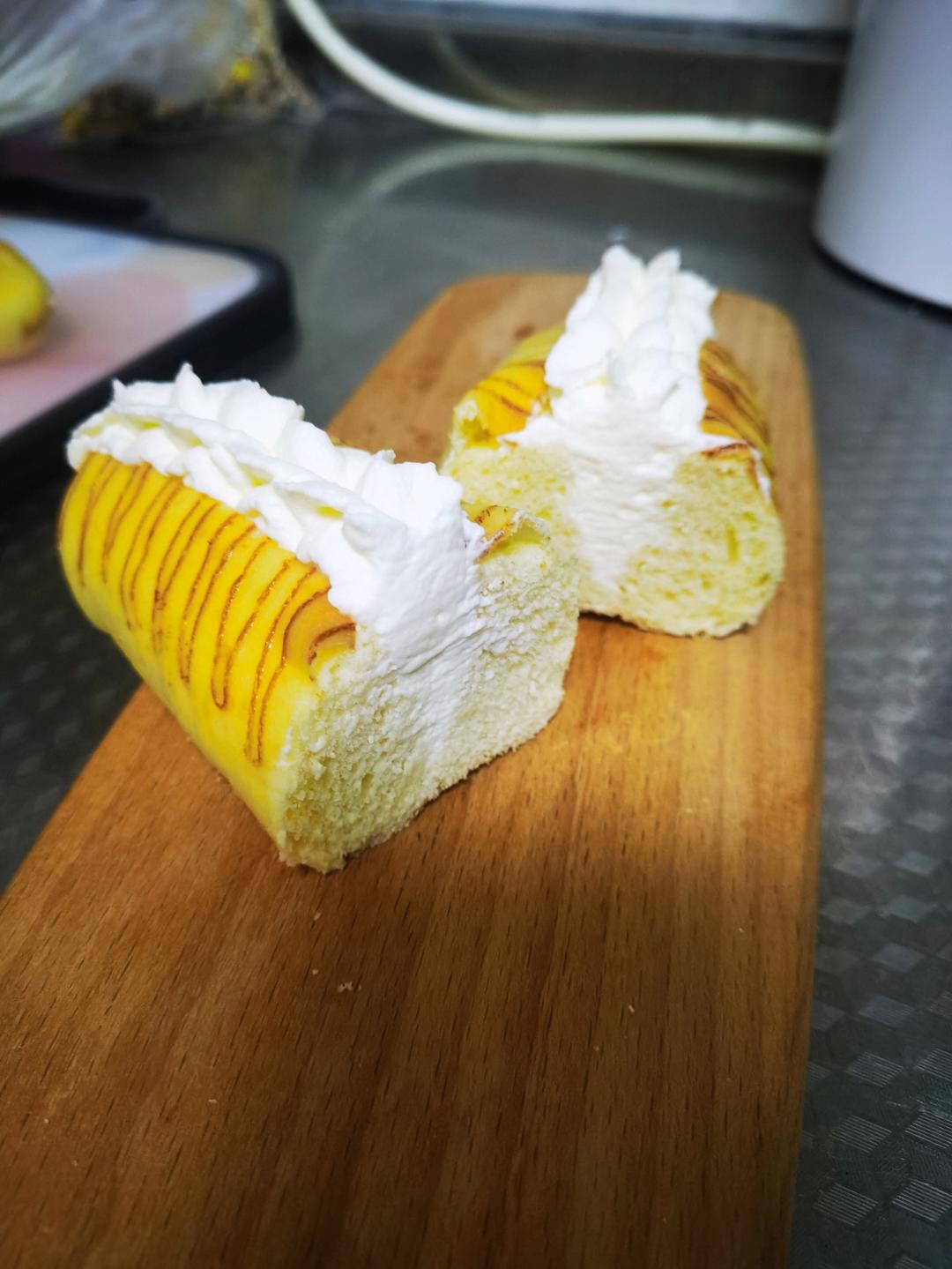 鲜奶油毛毛虫面包