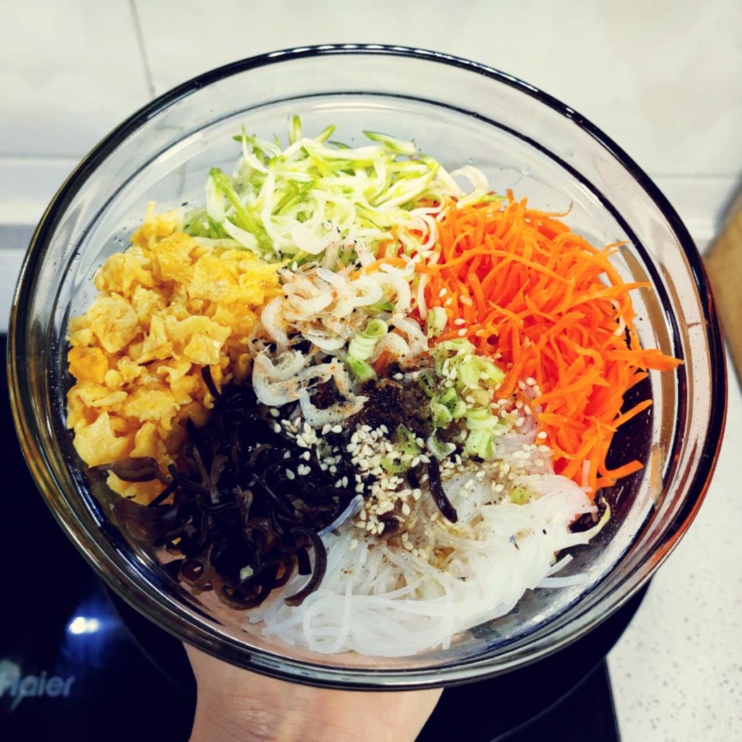 低脂低卡一口一个西葫芦鸡蛋素蒸包