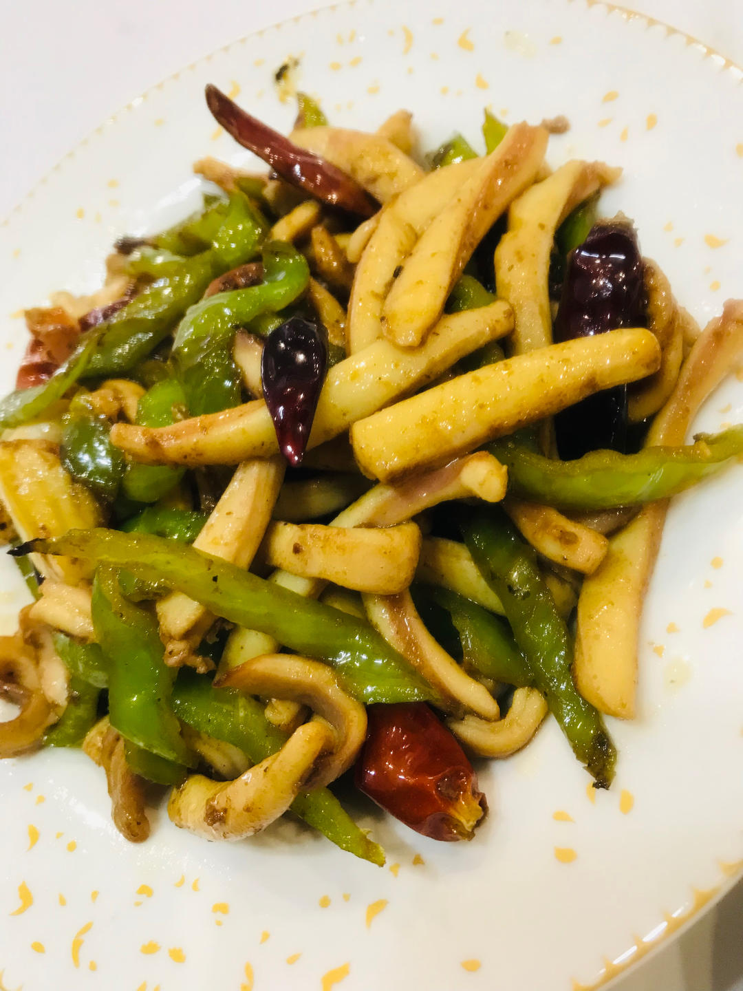 爆炒鱿鱼须，鱿鱼须一定要焯水！