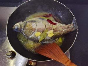红烧鳊鱼蒜泥青菜的做法 步骤5