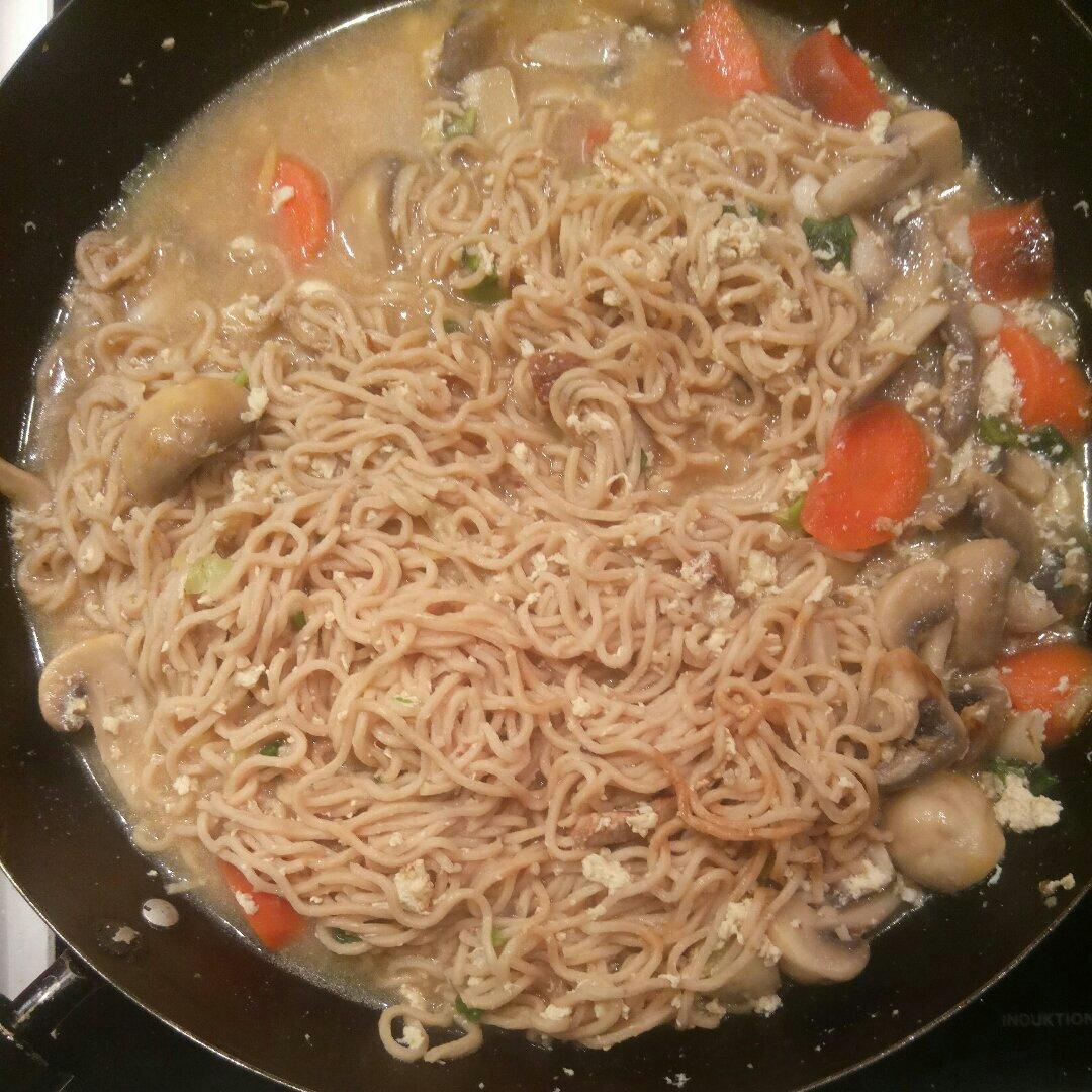 蘑菇鸡蛋面