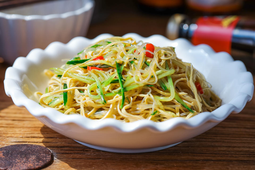 干豆腐拌黄瓜的做法