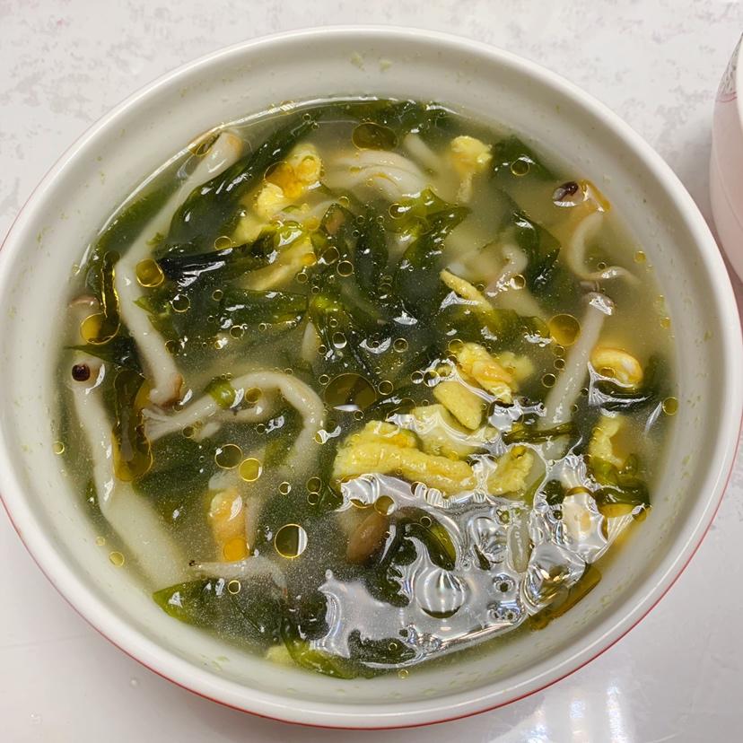 减脂晚餐蘑菇紫菜鸡蛋汤