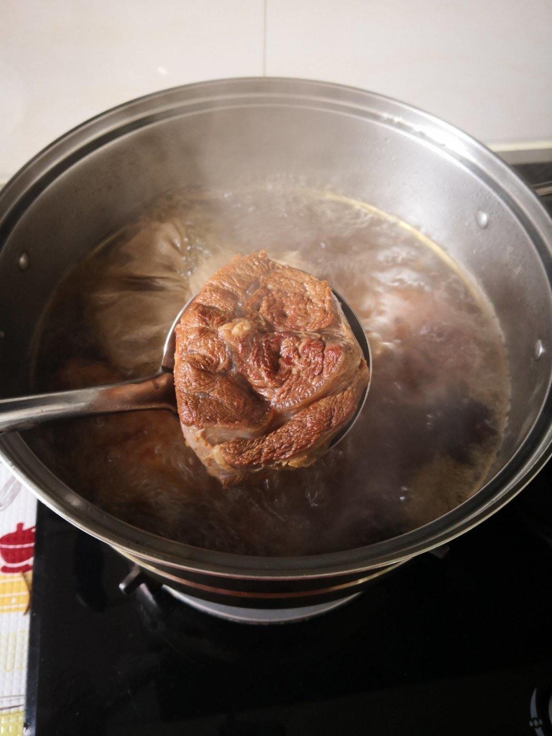 卤牛肉