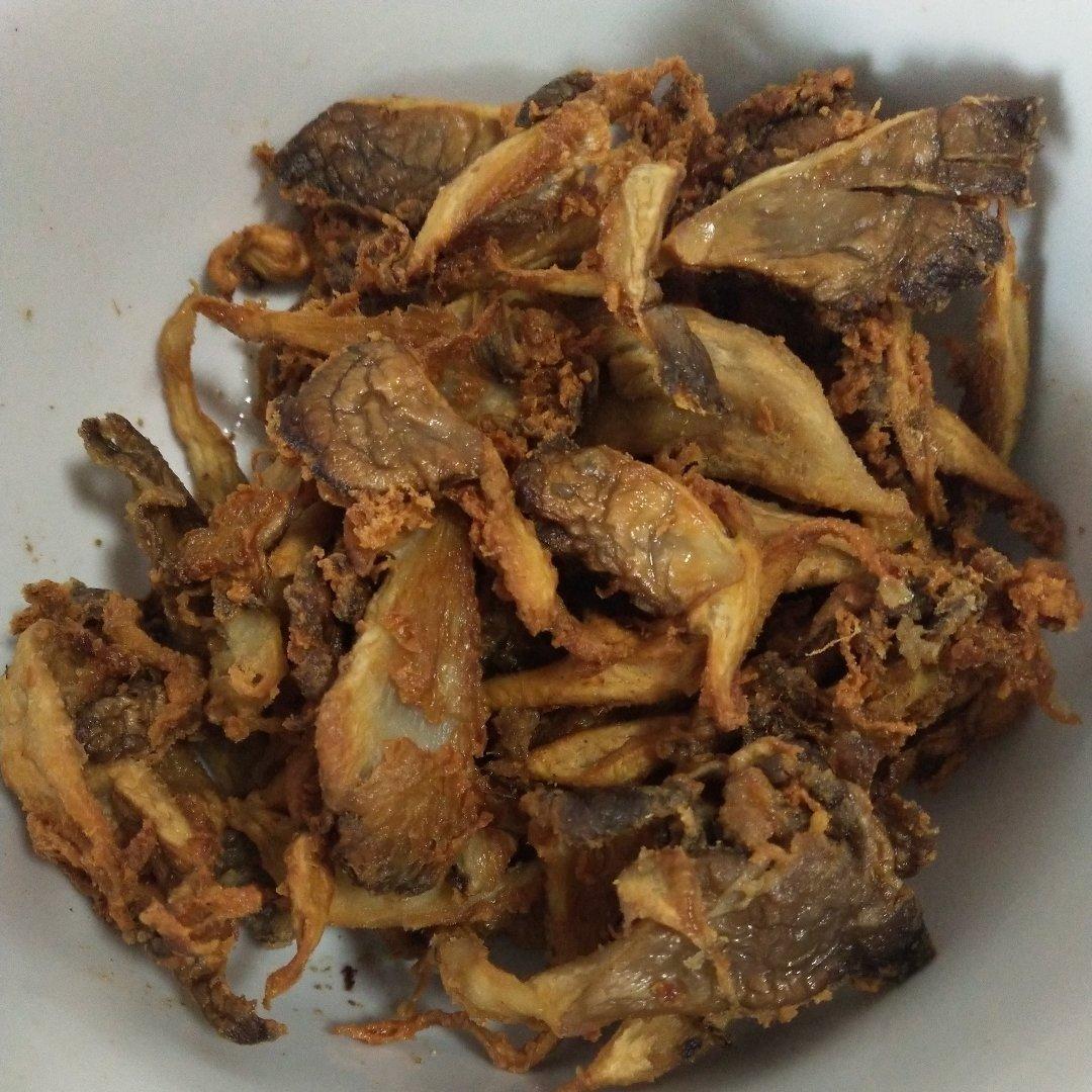 干炸蘑菇最家常做法 外酥里嫩鲜香可口 撒上椒盐竟然能吃出肉味