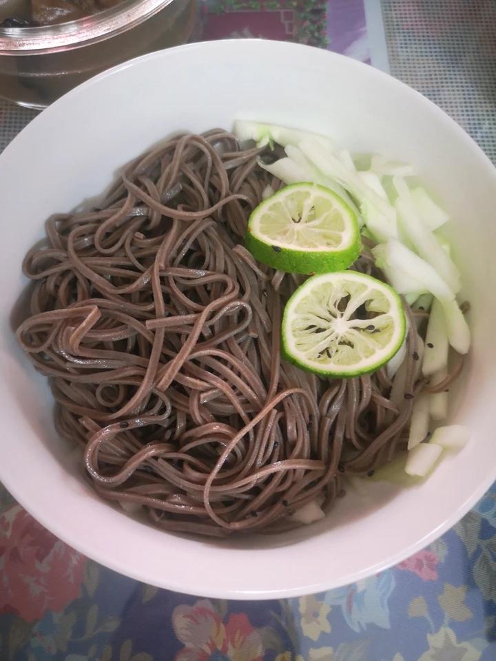 黄瓜芝香凉拌面丨健康·三餐