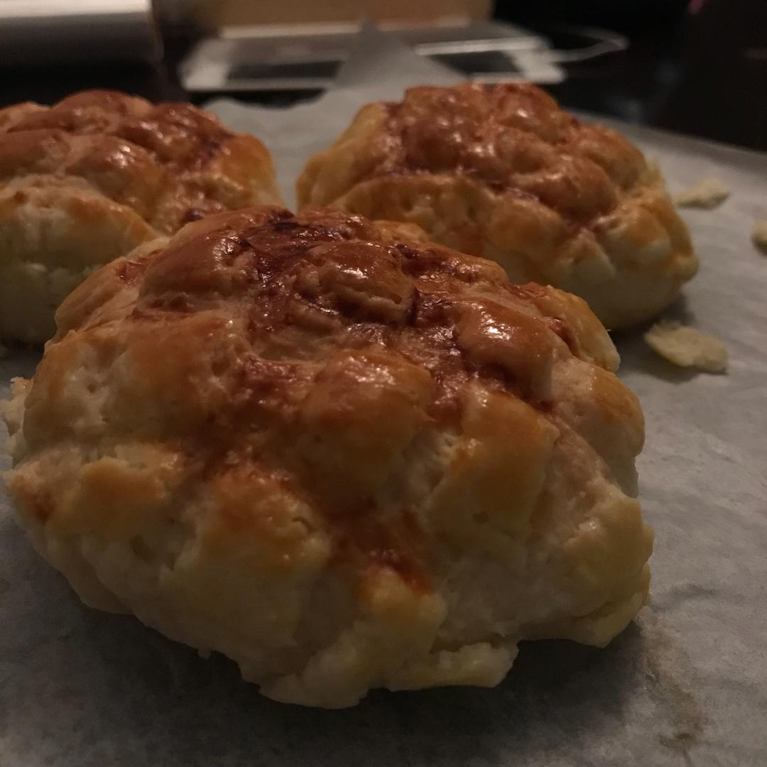 好吃到炸裂的港式菠萝包（附带制作酥皮的小视频）