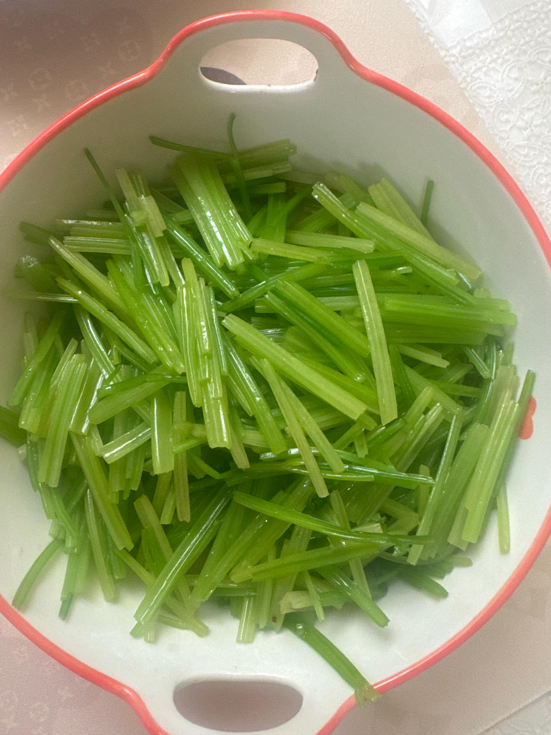 凉拌香芹