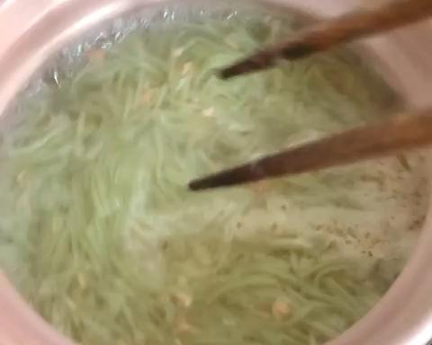宝宝辅食系列：三文鱼肉泥宝宝砂锅面的做法