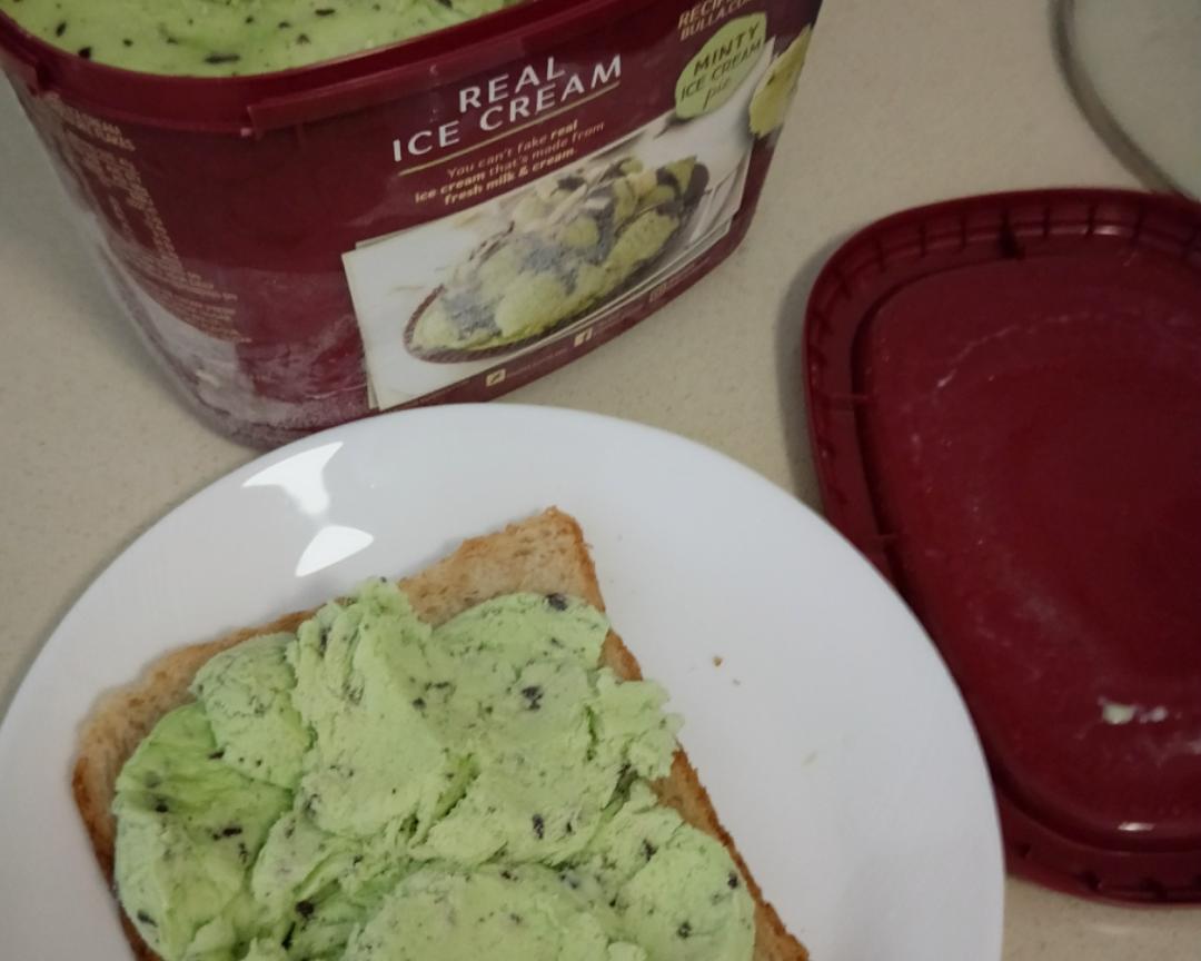 【Ann的留学料理】简单冰激凌土司早餐