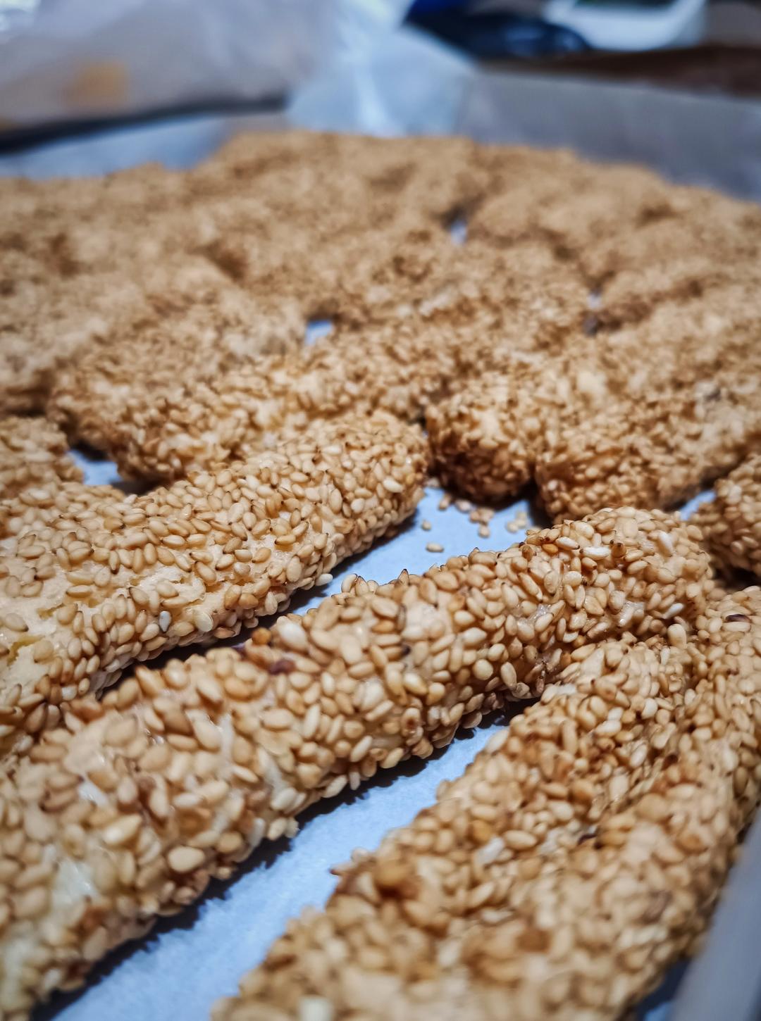 不用油炸   香酥芝麻条   这么做太香了  小点心  追剧小零食