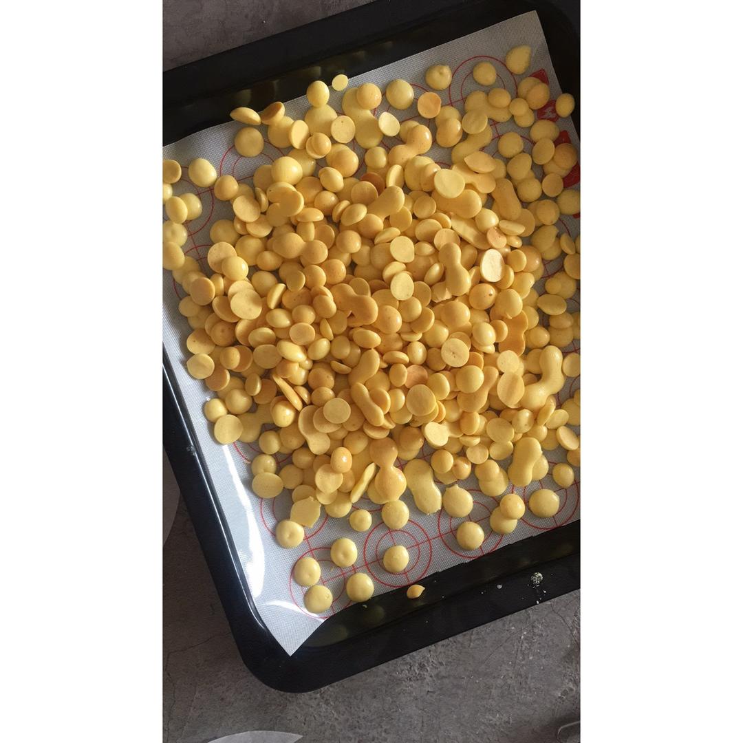 入口即化的无添加蛋黄溶豆