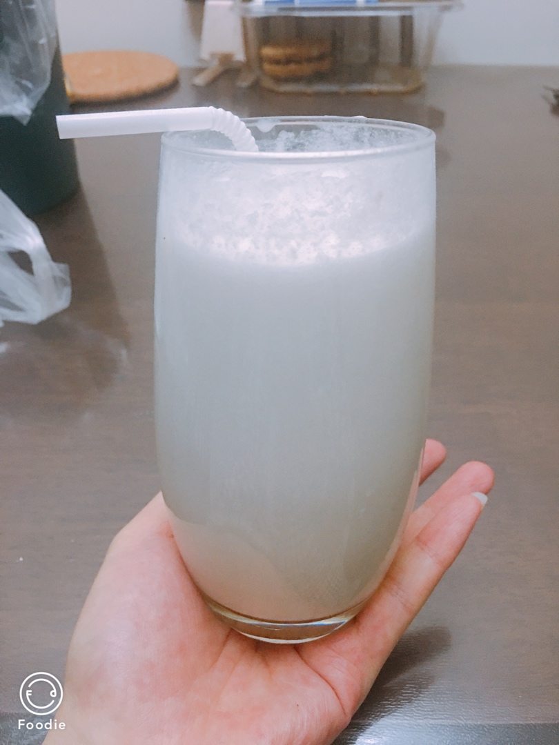 简单美味的自制椰奶，椰青喝完再利用(附取椰肉技巧)