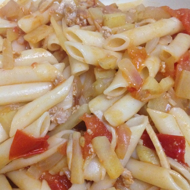 贝壳的壳做的番茄汁通心粉