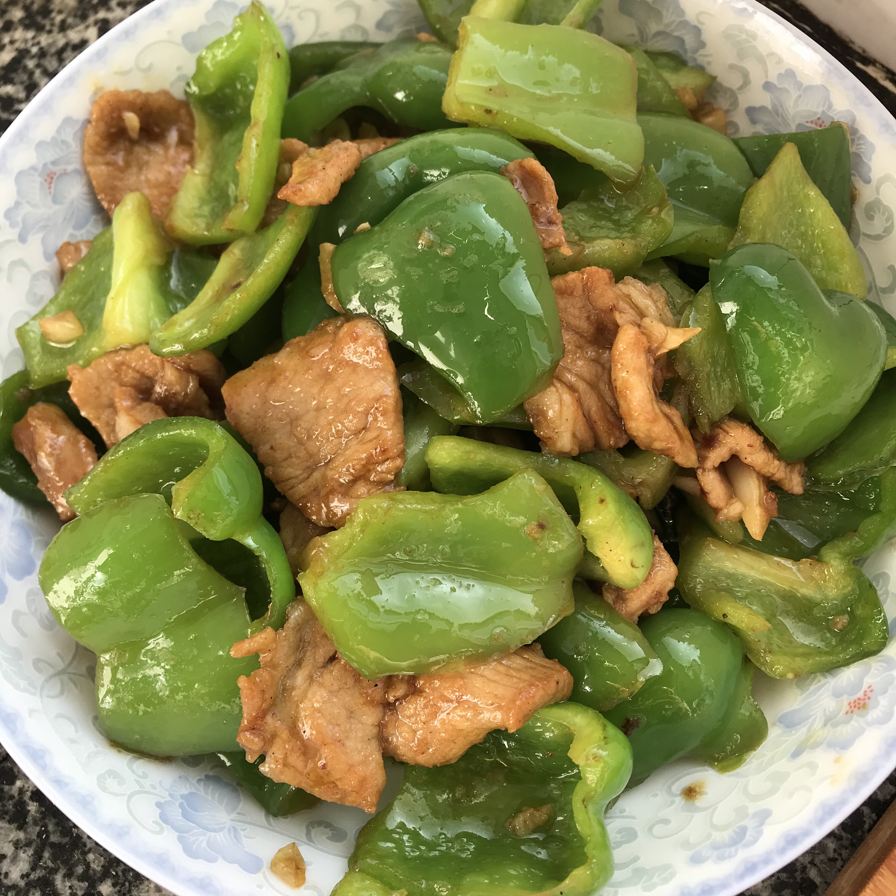 下饭神器👉青椒炒肉的做法