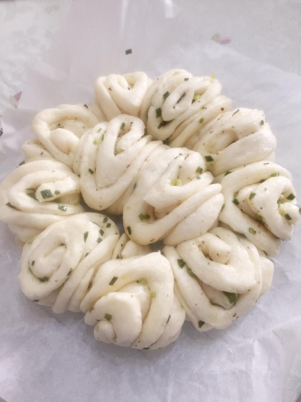 最好吃的火腿葱香花卷—附让葱不变黄的小窍门