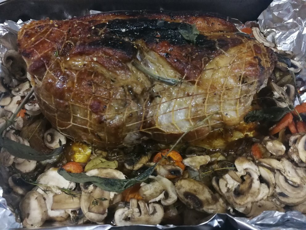 白葡萄酒口菇烤猪肉/White wine roast pork with mushrooms