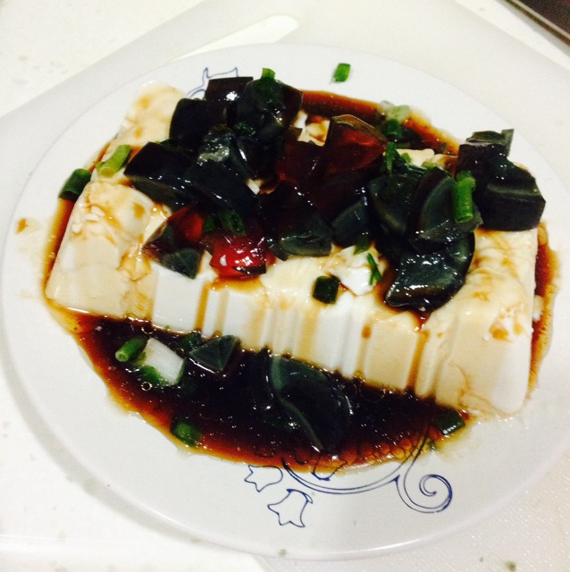 凉拌皮蛋豆腐