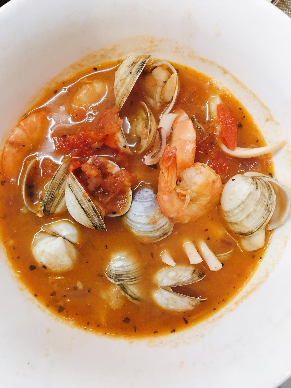 猴猴猴小丹做的传统海鲜汤 tuscana seafood soup | table seven