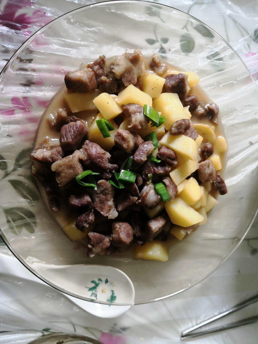 超下饭的家常土豆烧肉