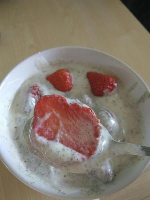 草莓酸奶的做法 步骤6