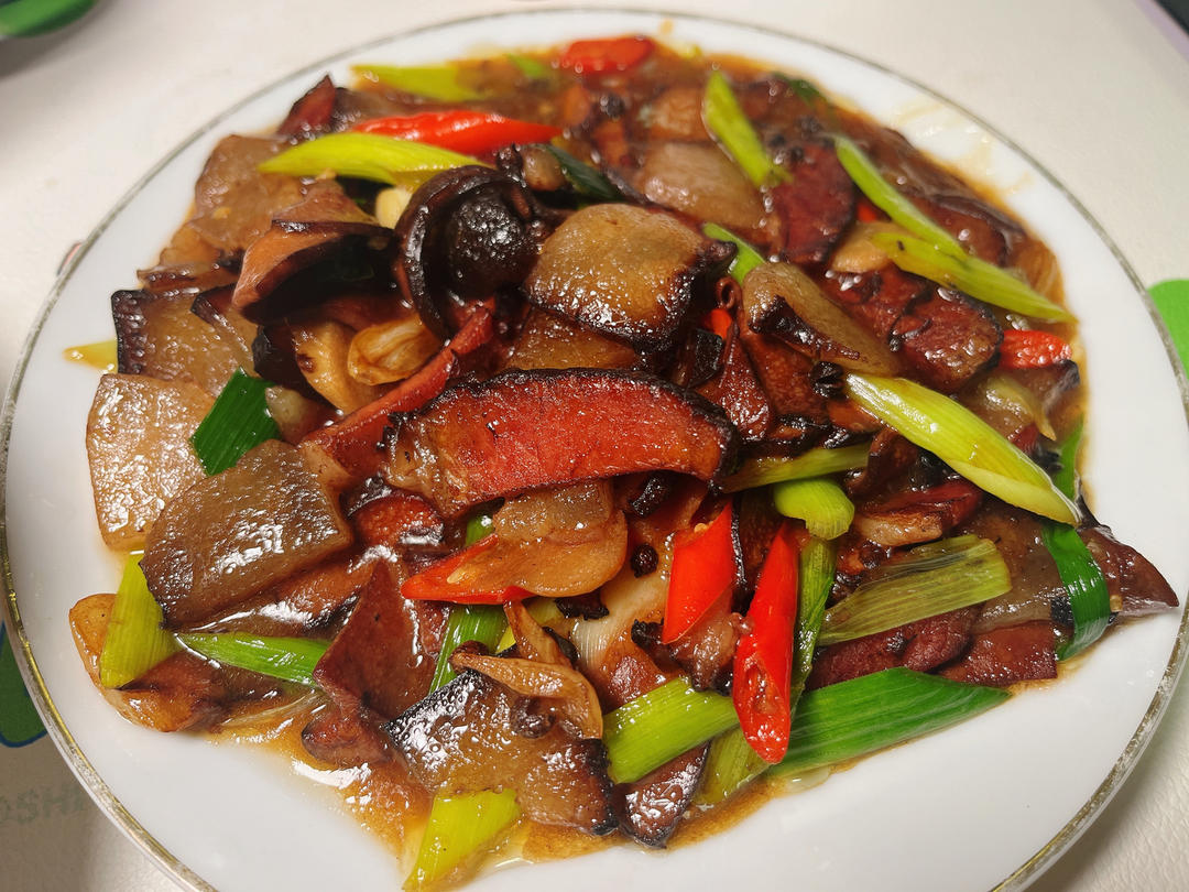 牛肝菌炒腊肉