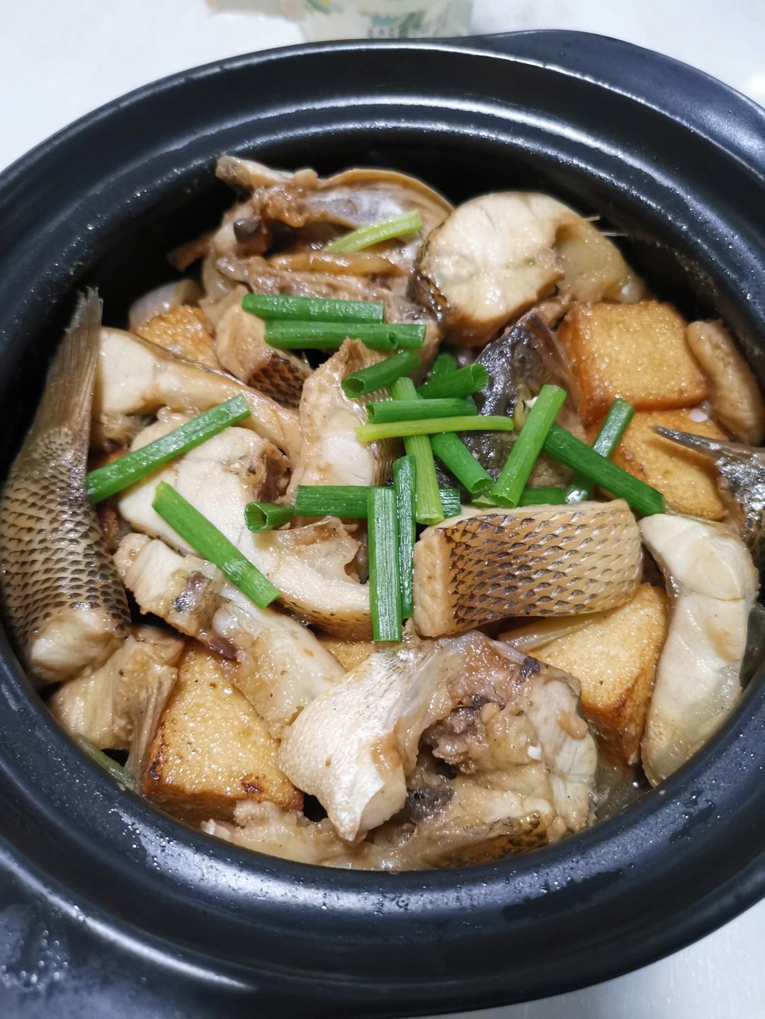 鲜嫩豆腐鲈鱼煲