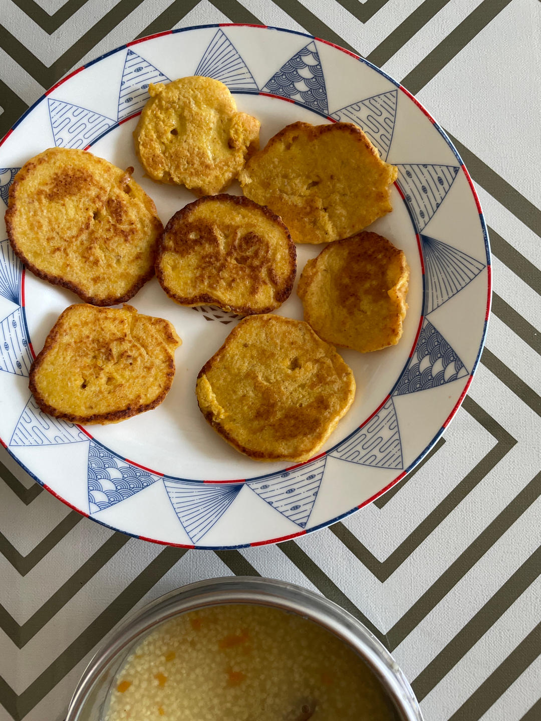 1岁宝宝辅食：吃不够哇哇哭的甜豆胡萝卜虾饼
