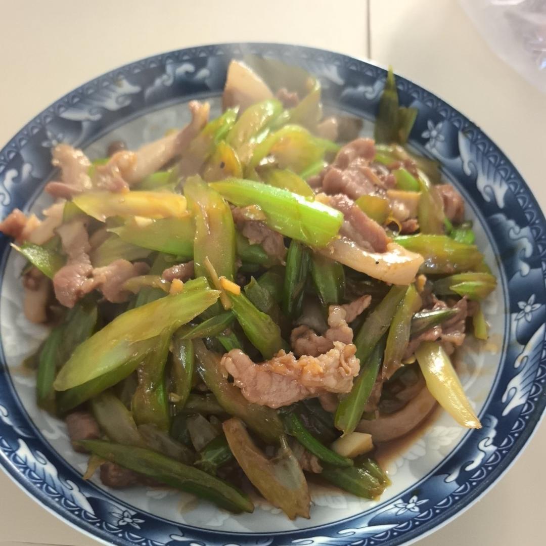 芹菜炒肉