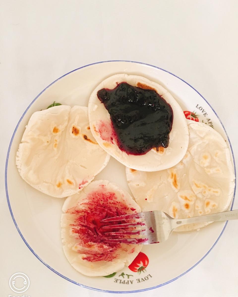 手工粘糯豆沙饼
