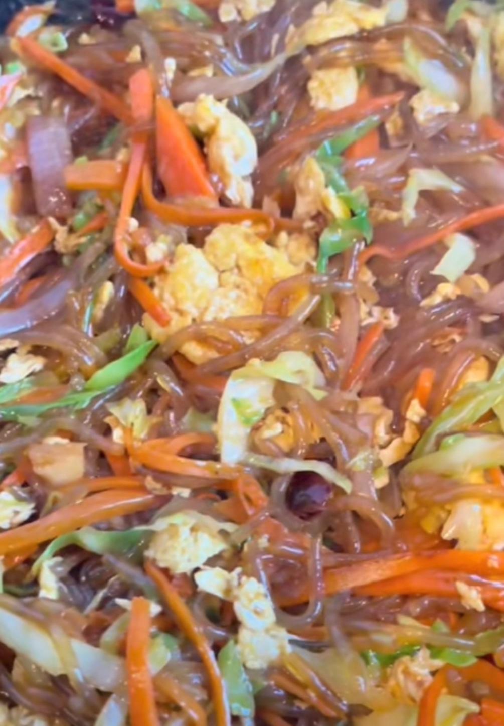 胡萝卜粉丝鸡蛋包菜