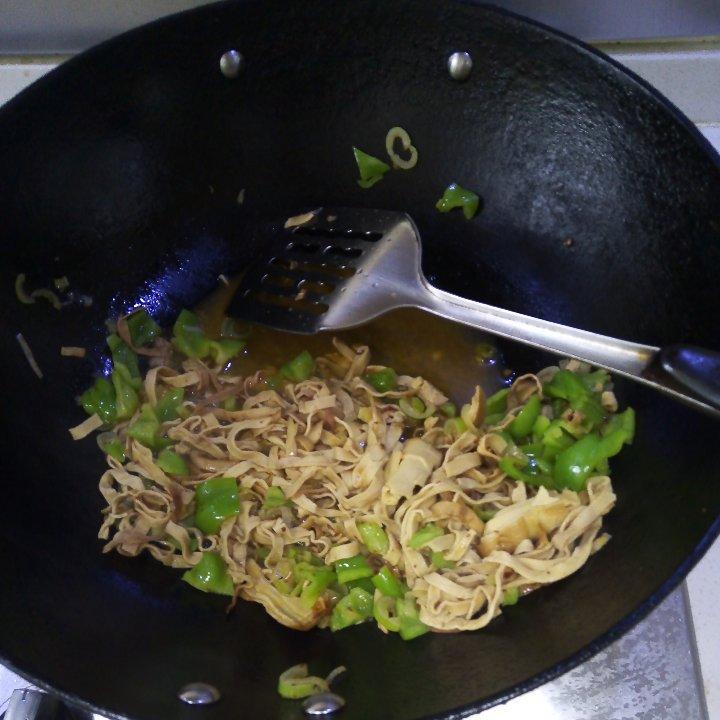 尖椒干豆腐皮