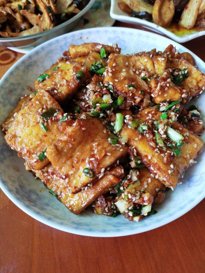 完胜路边摊：香煎孜然豆腐