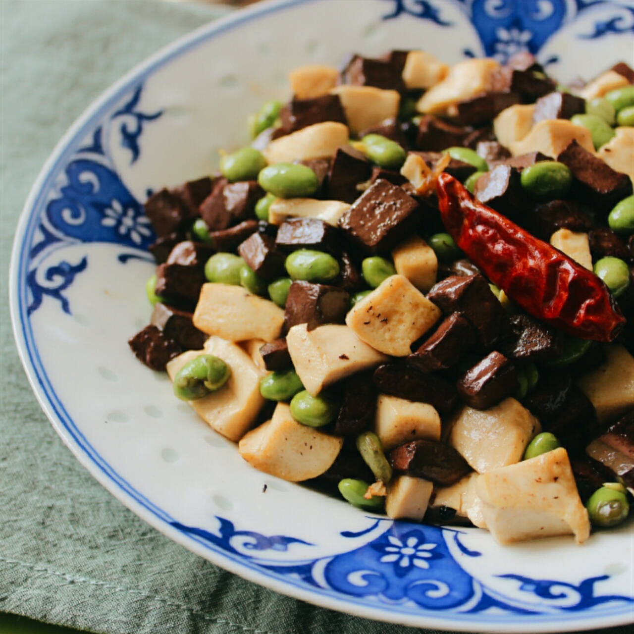 青豆炒双色豆腐