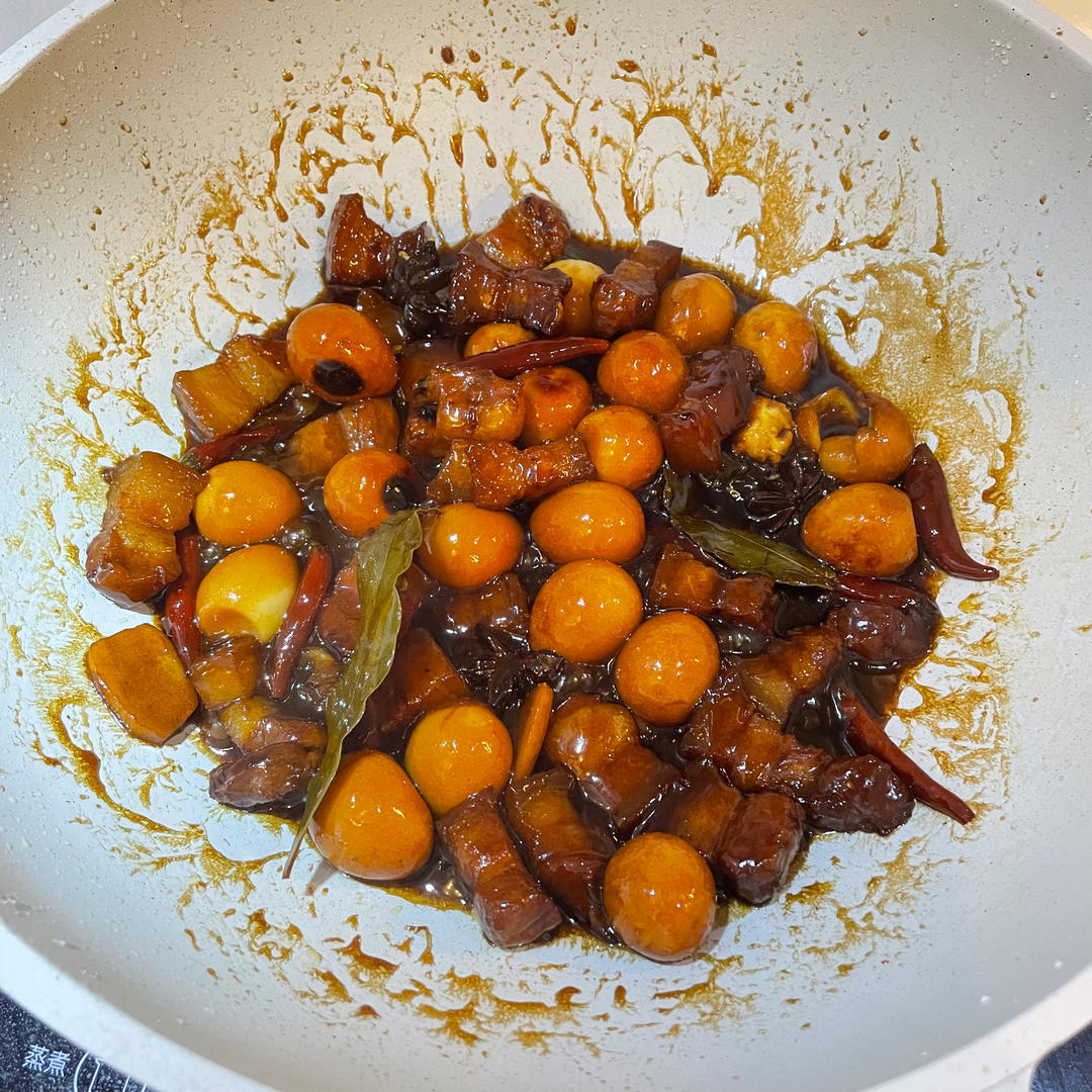 红烧肉炖鹌鹑蛋