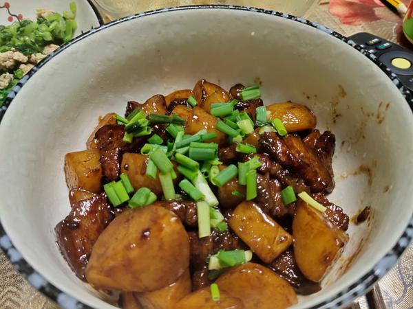 红烧肉炖土豆