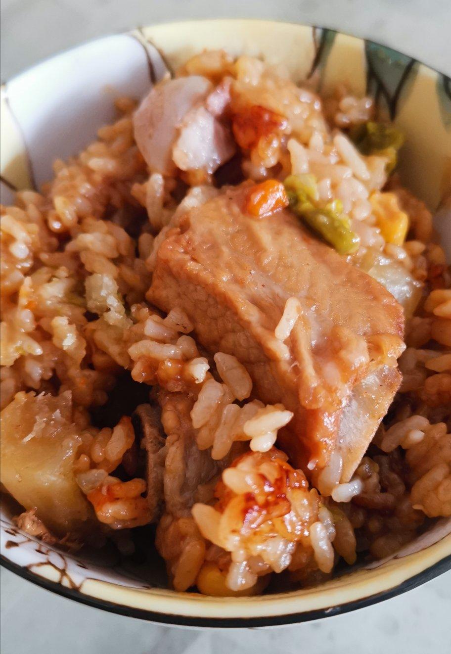 排骨腊肠香菇土豆胡萝卜闷饭电饭锅版
