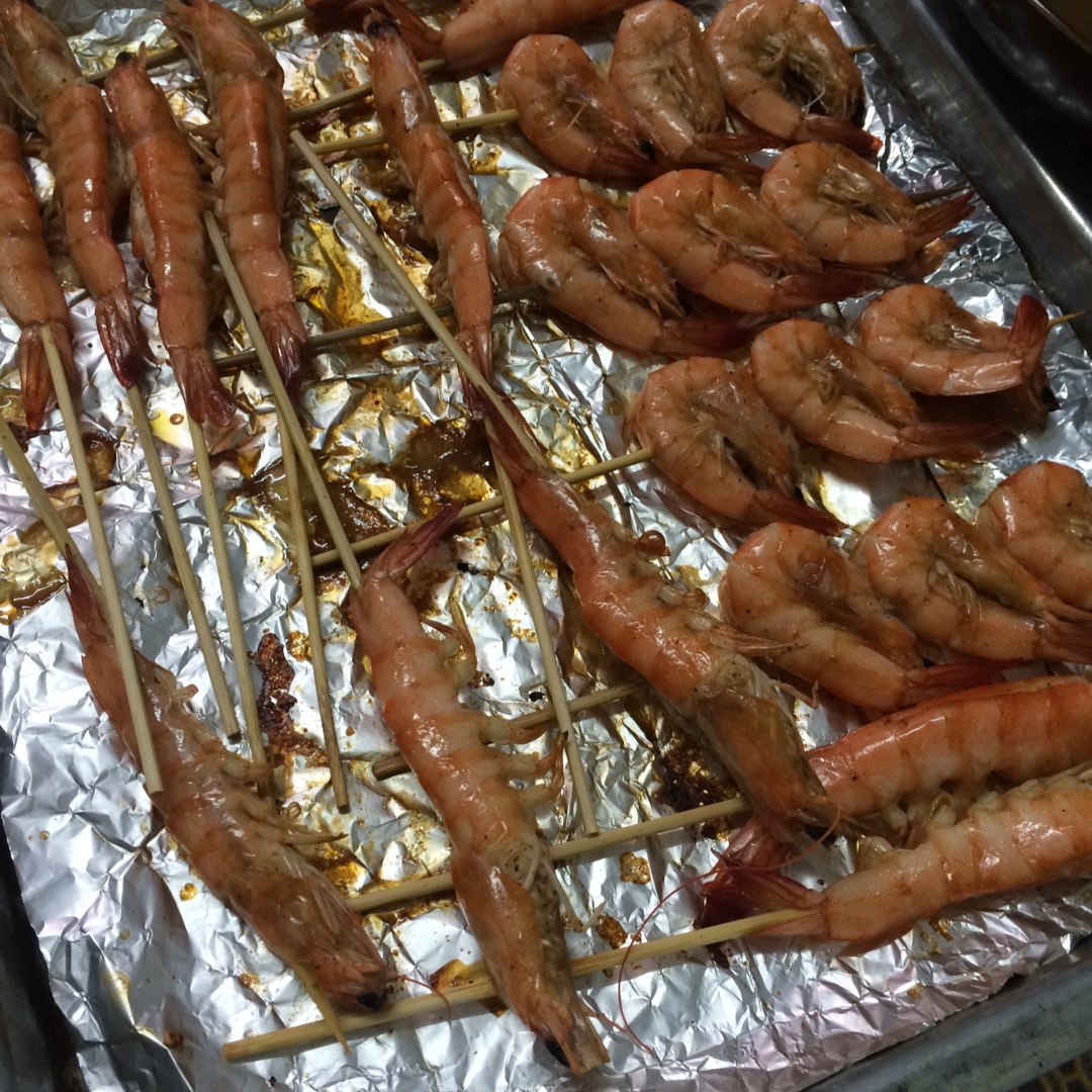 让你忍不住想吮指的——黑椒烤虾串