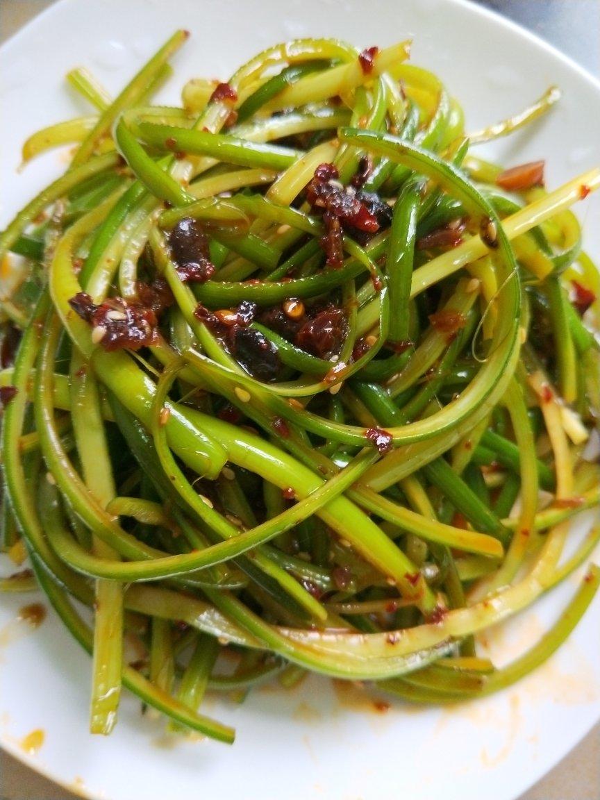 凉拌手撕蒜苔