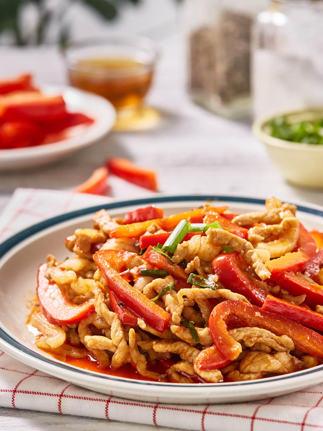 甜椒炒肉 | 甜甜辣辣的家常菜,吃到停不下来~的做法