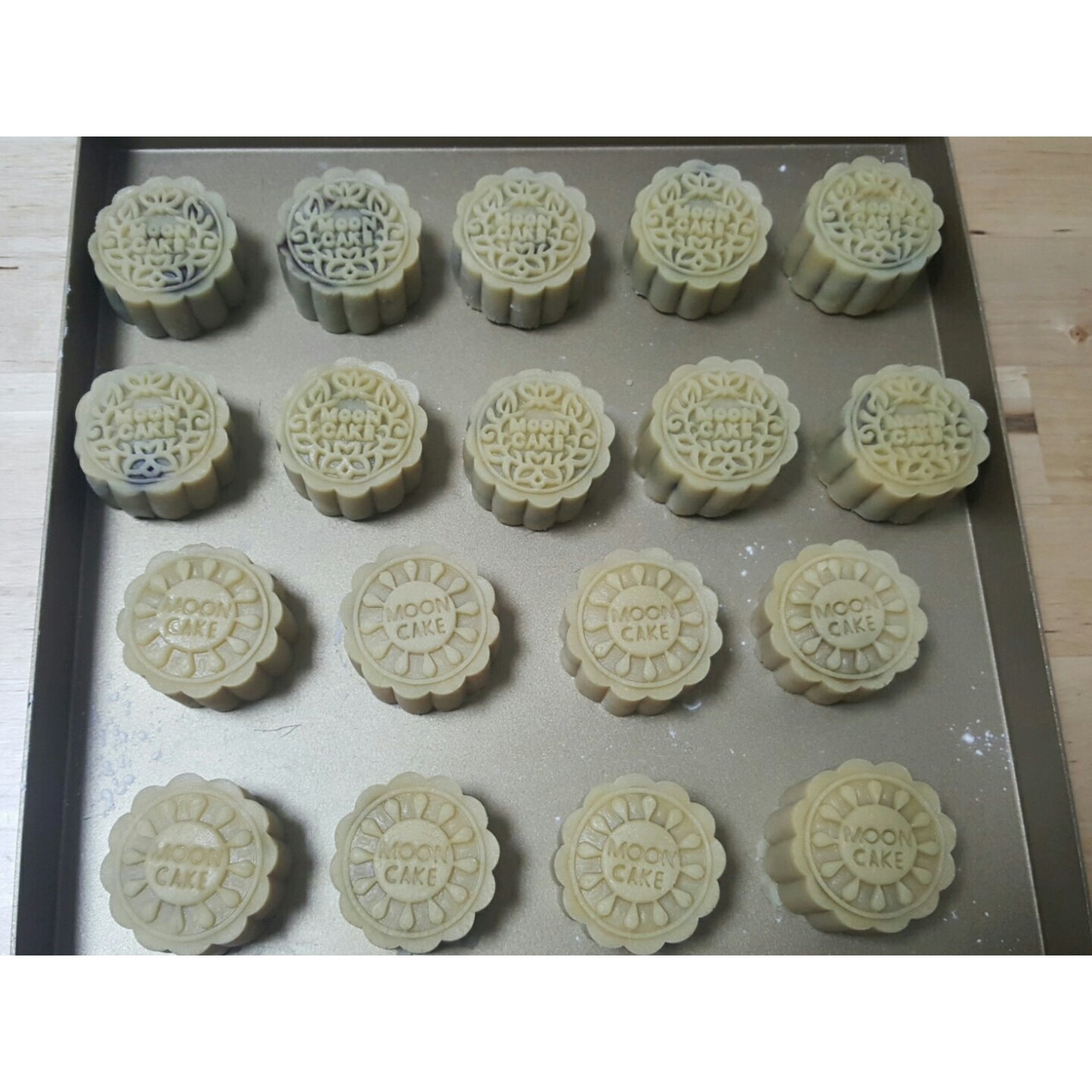 广式月饼—蛋黄莲蓉月饼