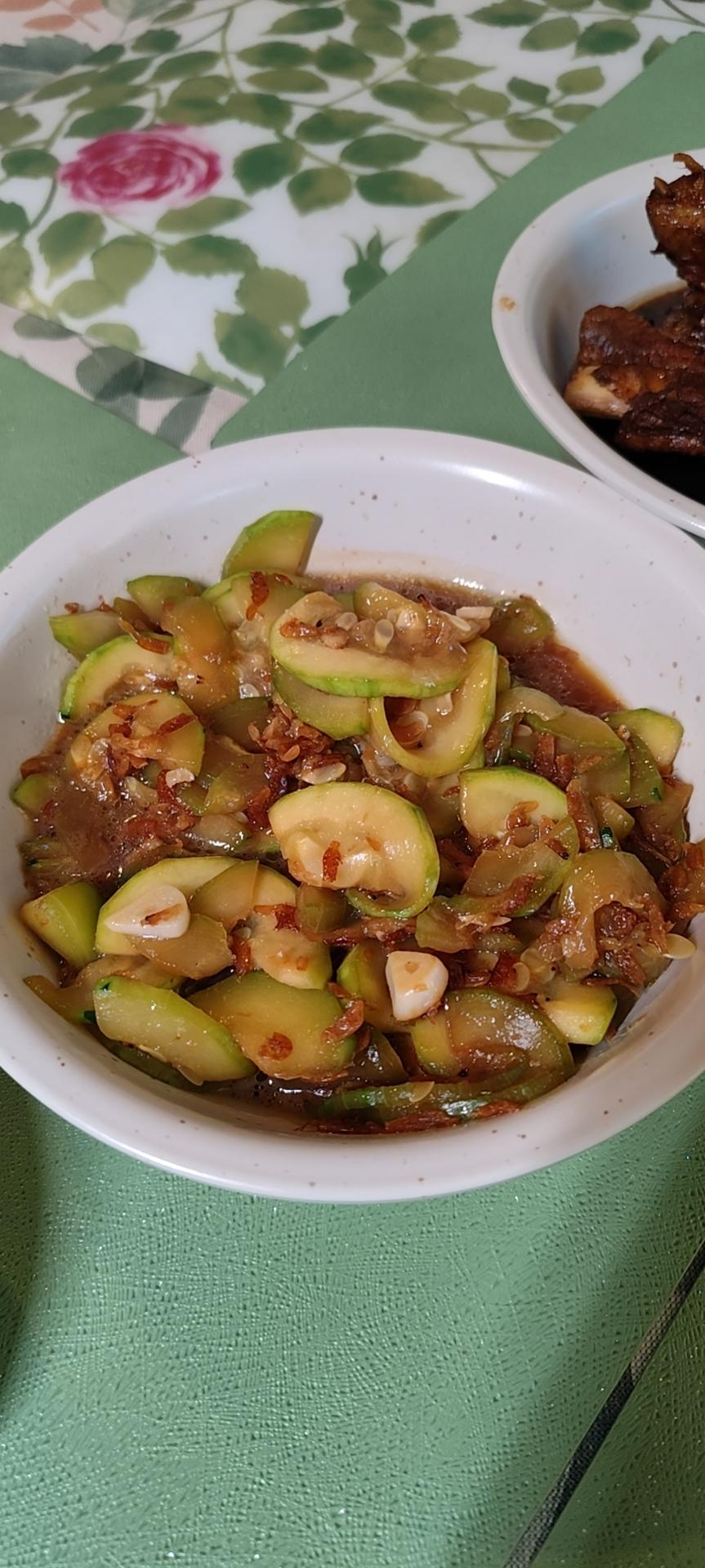 虾皮炝西葫 补钙神器