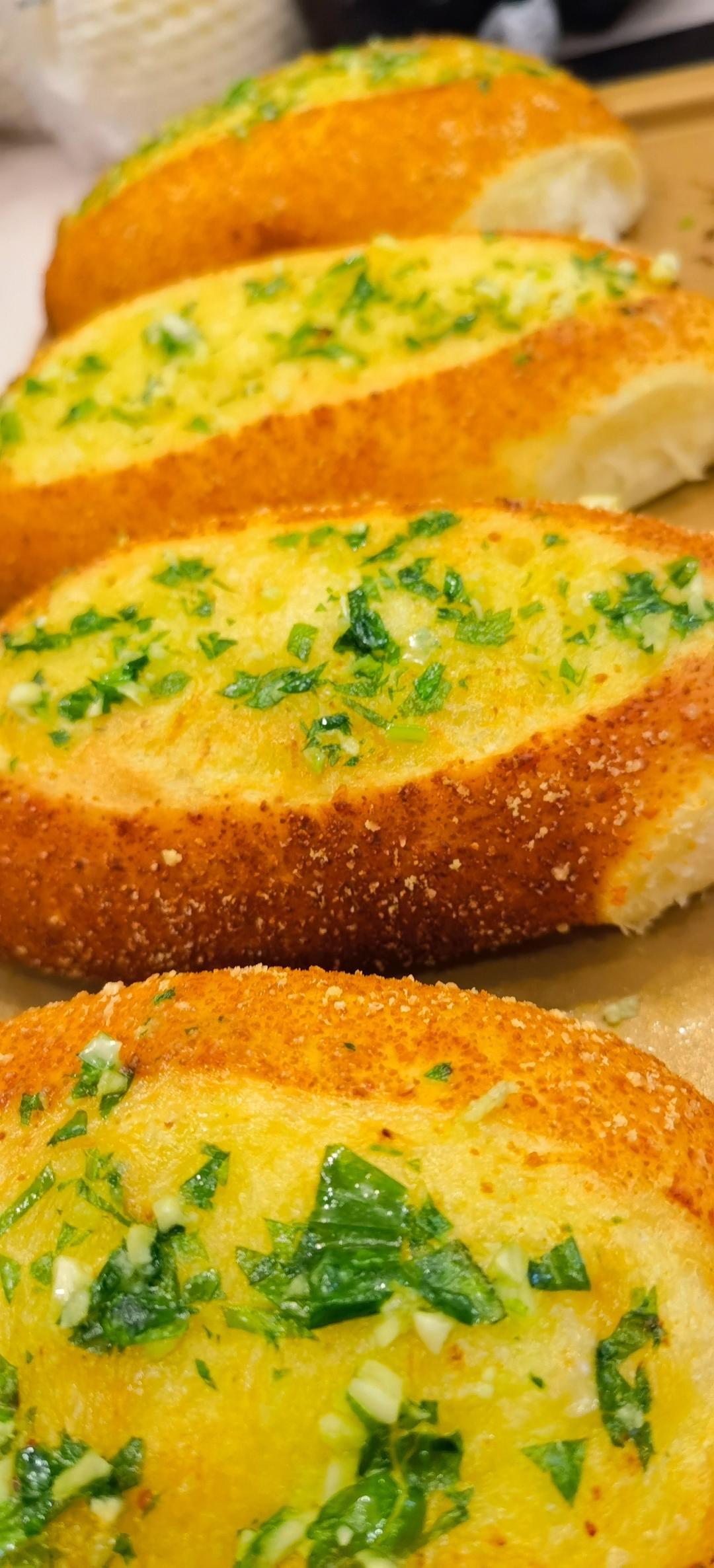 黄金芝士蒜香法式软面包｜芝香浓郁